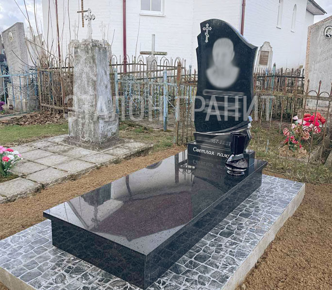 odinochnye-pamyatniki-v-skidele-foto